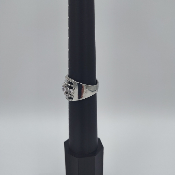 💎 Bold & Brilliant! .925 Silver CZ Statement Ring Size 10 – Glam Overload! 💎 - Picture 3 of 4